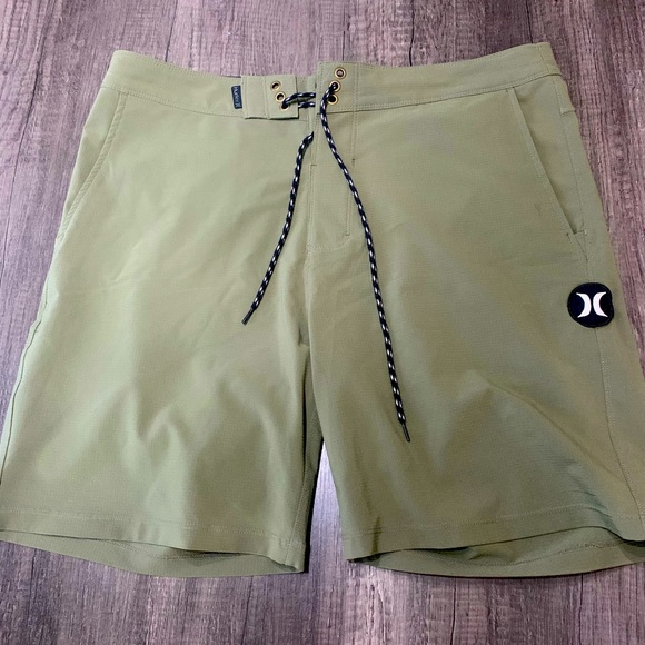 Men’s Hurley boardshorts size 32. Olive green. - Picture 1 of 3